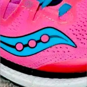 New! Saucony Women's Freedom ISO Running Sneakers
